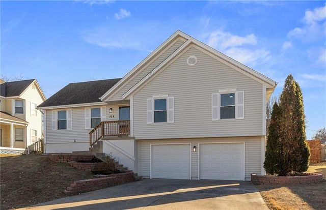 719 SE London Way, Lee's Summit, MO 64081