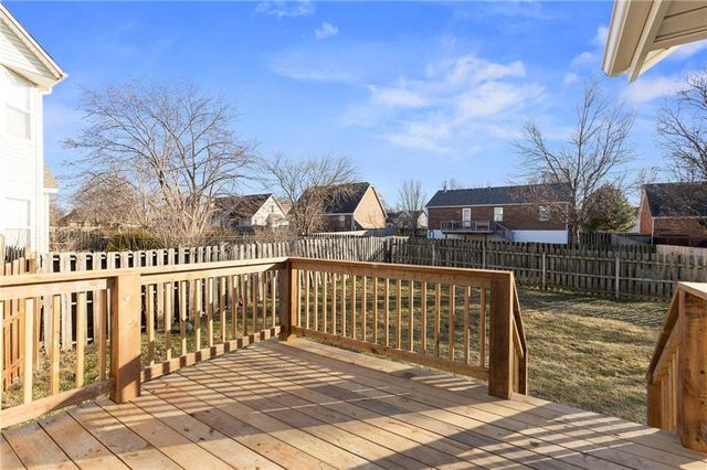 719 SE London Way, Lee's Summit, MO 64081