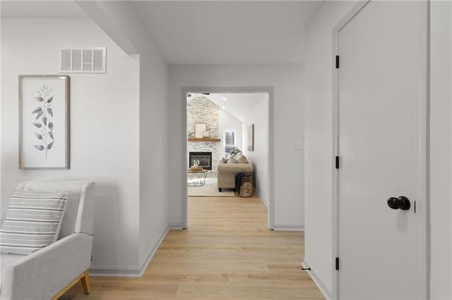 719 SE London Way, Lee's Summit, MO 64081