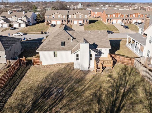 719 SE London Way, Lee's Summit, MO 64081