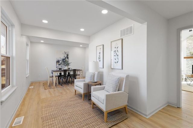 719 SE London Way, Lee's Summit, MO 64081