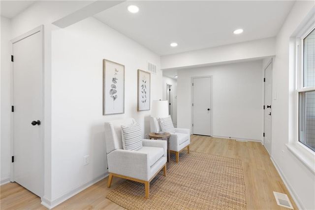 719 SE London Way, Lee's Summit, MO 64081