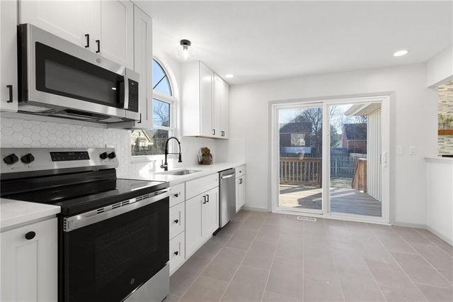 719 SE London Way, Lee's Summit, MO 64081