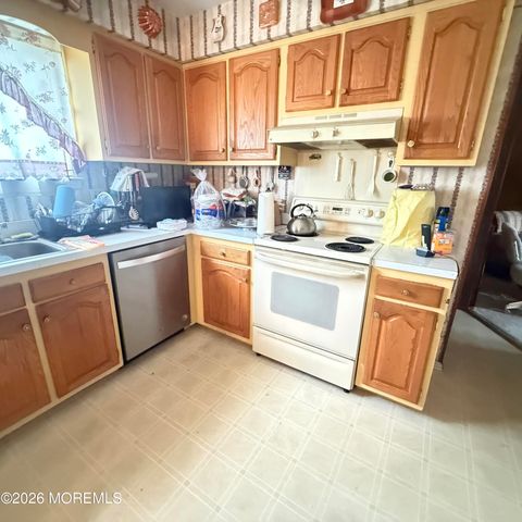 8220 Wyndam Road, Pennsauken, NJ 08110