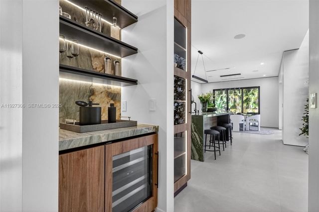 1008 NE 114th St, Biscayne Park, FL 33161