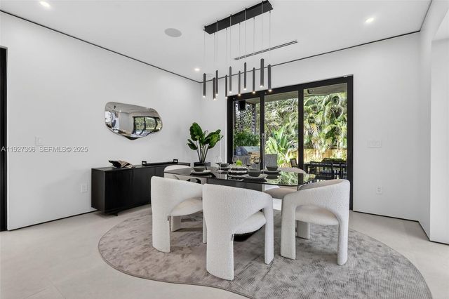 1008 NE 114th St, Biscayne Park, FL 33161