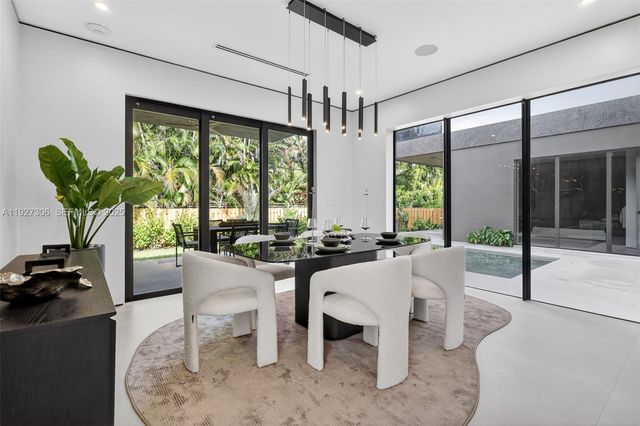 1008 NE 114th St, Biscayne Park, FL 33161