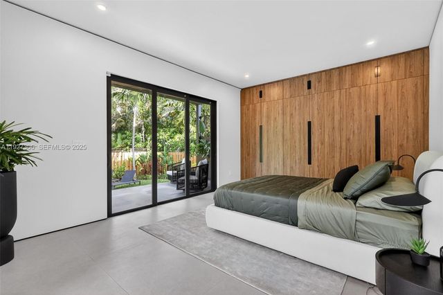 1008 NE 114th St, Biscayne Park, FL 33161