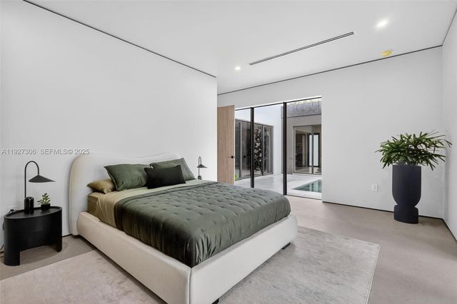 1008 NE 114th St, Biscayne Park, FL 33161