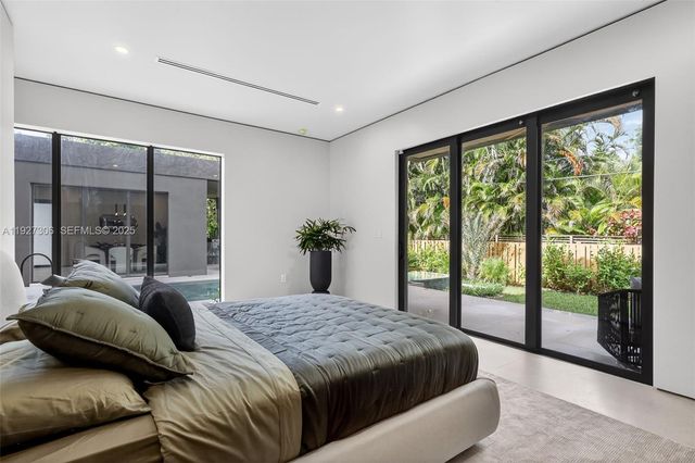 1008 NE 114th St, Biscayne Park, FL 33161