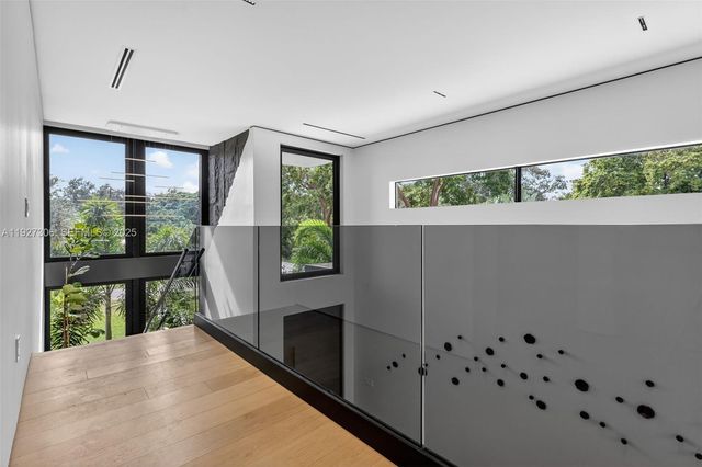 1008 NE 114th St, Biscayne Park, FL 33161