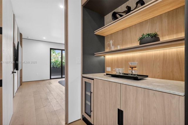 1008 NE 114th St, Biscayne Park, FL 33161