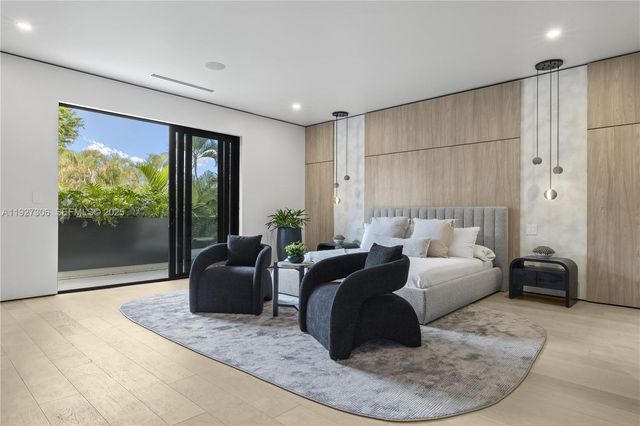 1008 NE 114th St, Biscayne Park, FL 33161