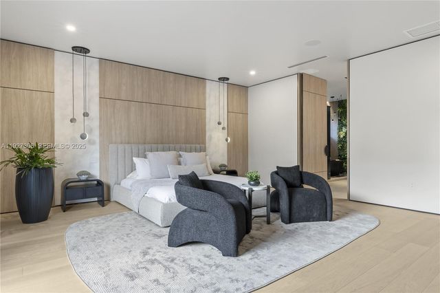 1008 NE 114th St, Biscayne Park, FL 33161