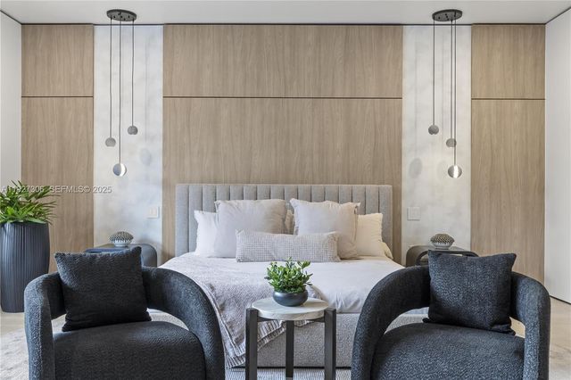 1008 NE 114th St, Biscayne Park, FL 33161