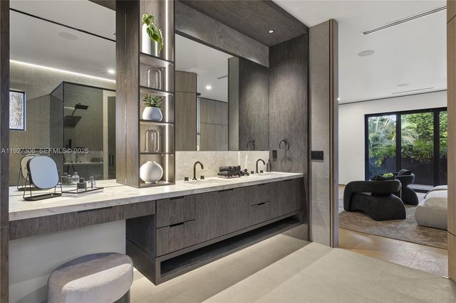 1008 NE 114th St, Biscayne Park, FL 33161