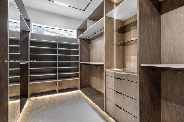 1008 NE 114th St, Biscayne Park, FL 33161