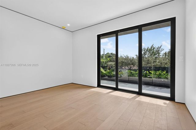 1008 NE 114th St, Biscayne Park, FL 33161