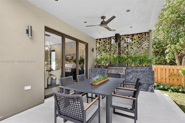 1008 NE 114th St, Biscayne Park, FL 33161