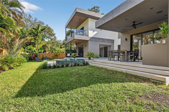 1008 NE 114th St, Biscayne Park, FL 33161