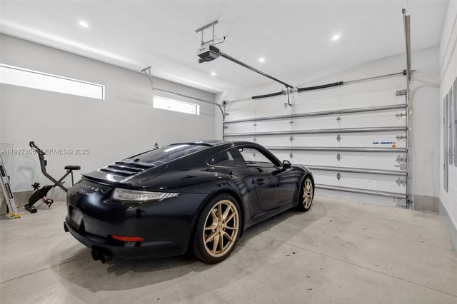 1008 NE 114th St, Biscayne Park, FL 33161