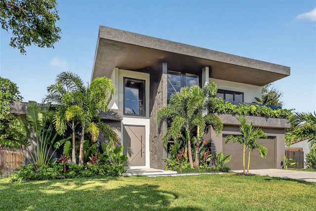 1008 NE 114th St, Biscayne Park, FL 33161