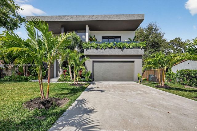 1008 NE 114th St, Biscayne Park, FL 33161