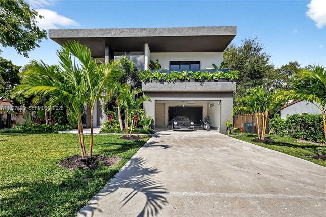 1008 NE 114th St, Biscayne Park, FL 33161