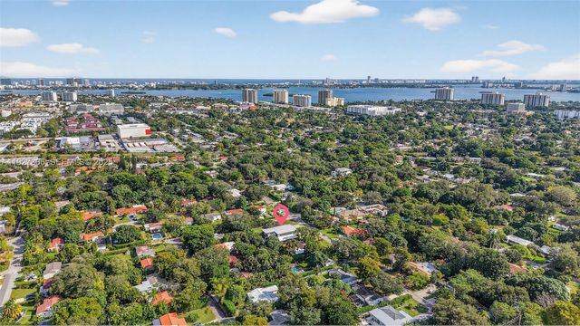 1008 NE 114th St, Biscayne Park, FL 33161