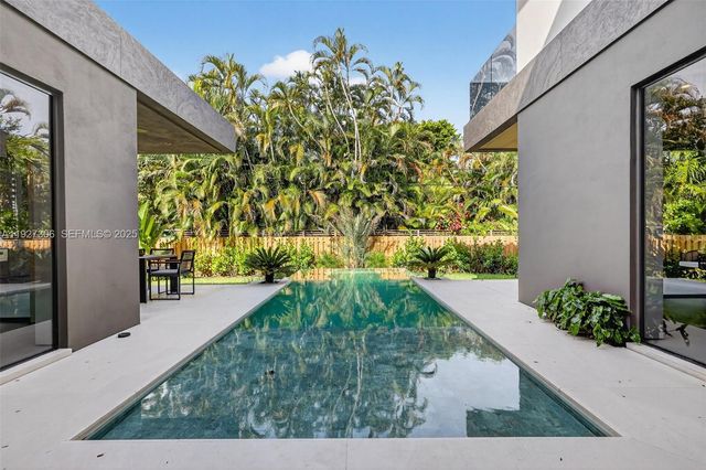 1008 NE 114th St, Biscayne Park, FL 33161