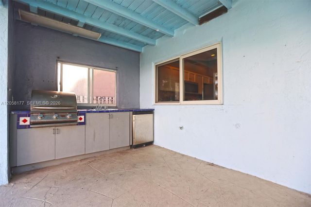 9480 NW 10th Street, Plantation, FL 33322