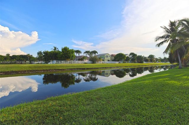 9480 NW 10th Street, Plantation, FL 33322
