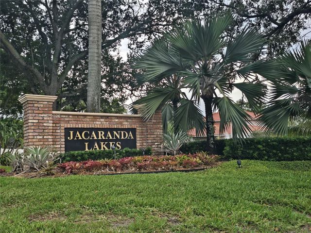 9480 NW 10th Street, Plantation, FL 33322