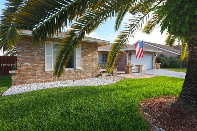 9480 NW 10th Street, Plantation, FL 33322