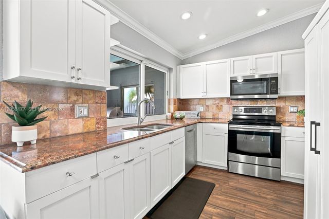 9480 NW 10th Street, Plantation, FL 33322