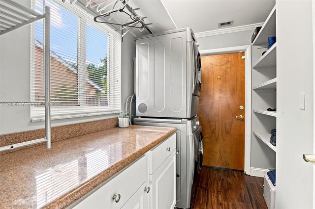 9480 NW 10th Street, Plantation, FL 33322