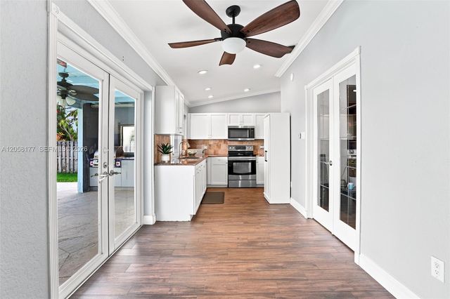 9480 NW 10th Street, Plantation, FL 33322