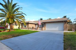 9480 NW 10th Street, Plantation, FL 33322
