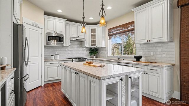 278 Vashon Place NE, Renton, WA 98059