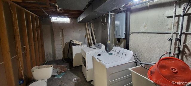 26421 Raine Street, Oak Park, MI 48237