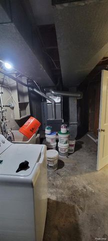 26421 Raine Street, Oak Park, MI 48237