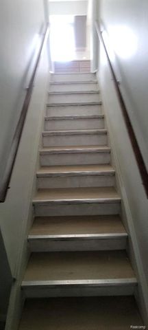 26421 Raine Street, Oak Park, MI 48237