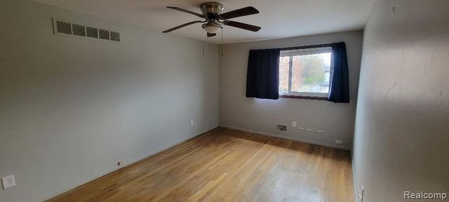 26421 Raine Street, Oak Park, MI 48237