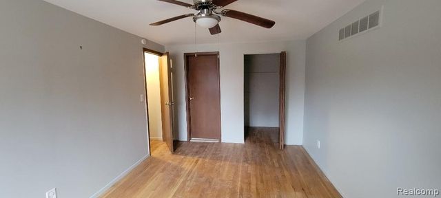 26421 Raine Street, Oak Park, MI 48237