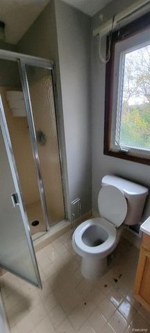 26421 Raine Street, Oak Park, MI 48237