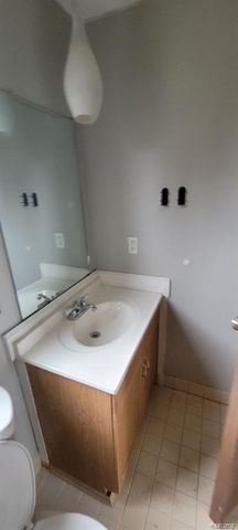 26421 Raine Street, Oak Park, MI 48237