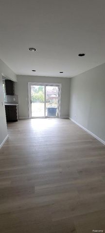 26421 Raine Street, Oak Park, MI 48237