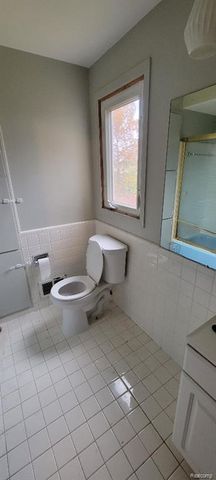 26421 Raine Street, Oak Park, MI 48237