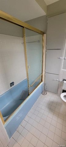 26421 Raine Street, Oak Park, MI 48237