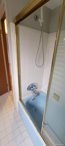 26421 Raine Street, Oak Park, MI 48237